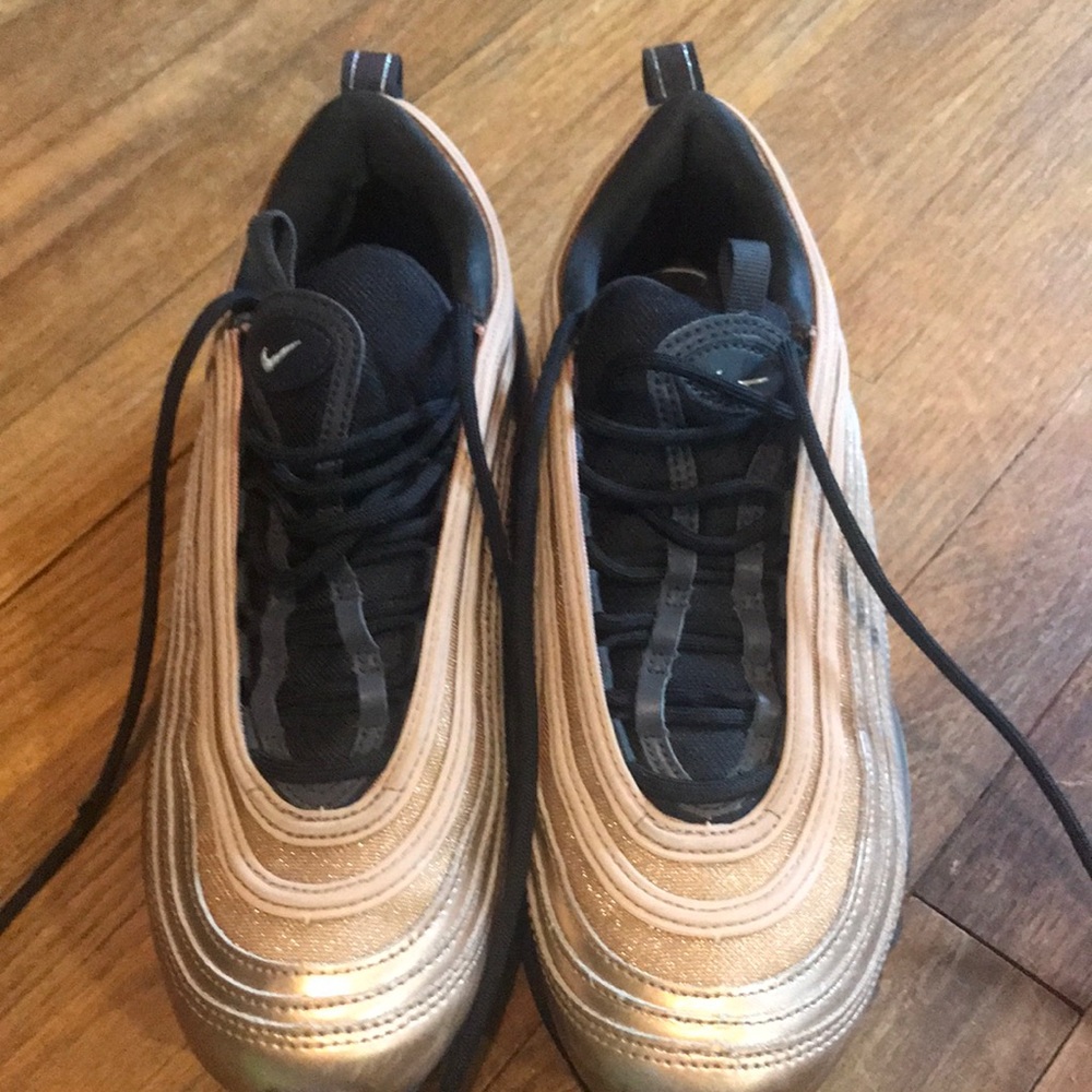 Nike air max women’s rose gold sparkle sneakers